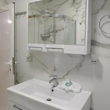Melinda 2 Bedroom Appartement Golem (Tirana)